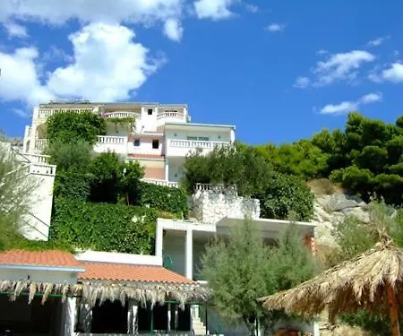 Nada, A2 1 Апартаменты Омиш